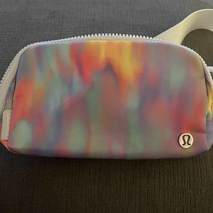 Lululemon 1L belt bag in prism wash/vapor